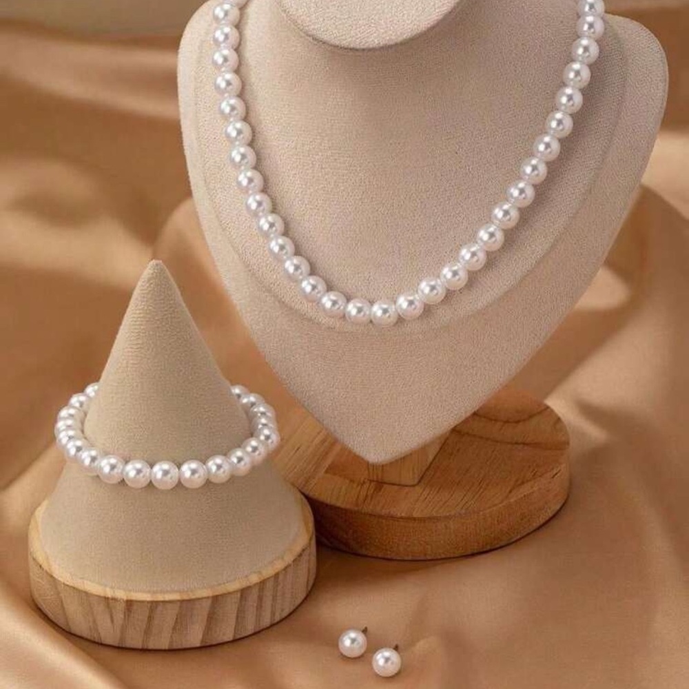 Elegant Pearl Necklace and Bracelet Set
